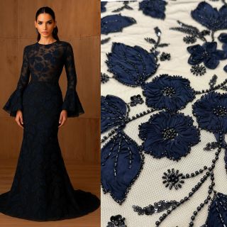 💙 Nechte se inspirovat ukázkami, co všechno lze vytvořit z naší nové tmavě modré 3D krajky. ✨ Luxusní kombinace černého...