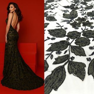 ✨ Luxus v každém detailu ✨ Naše khaki 3D krajka s korálky, flitry a šifonovými květy působí jako malý couture šperk. Na...